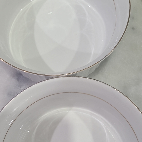 Elegant White Ceramic Baking Bowls - Picture 2 of 9